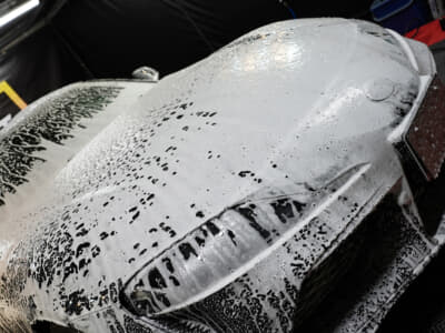 ディテールアーティストのシャンプーは泡もちがいい。ボディに付着した汚れを包み込んで効率よく除去することができる