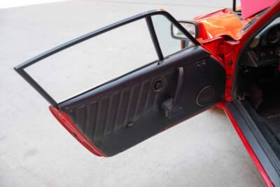 5万600ドル（邦貨換算約810万円）で落札された「ポルシェ 911 カレラ2.7 フラットノーズ仕様」（C）Courtesy of RM Sotheby's