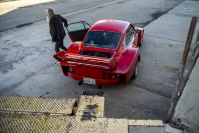 5万600ドル（邦貨換算約810万円）で落札された「ポルシェ 911 カレラ2.7 フラットノーズ仕様」（C）Courtesy of RM Sotheby's