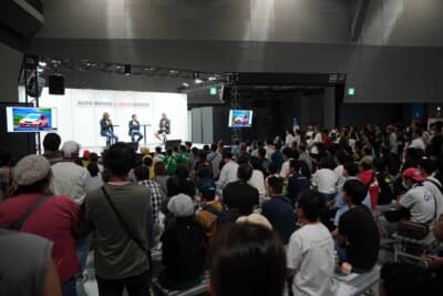 前回開催時も大盛況だったトークショー。今年は「ザ・トークバトル特別編」と題してドリキン土屋圭市とレーシングドライバー松田次生が本音トークを繰り広げる予定だ（写真は昨年の様子）