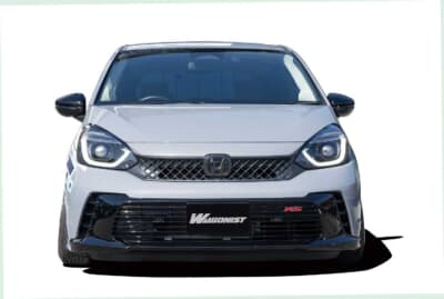 ホンダ フィット：この車両は、プロショップであるワープスの痛車を代表する1台だ。痛車のイベントに参加したことで反響を呼び、今では同ショップに数多くの痛車乗りが集まるようになったという