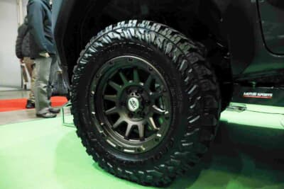 新型トヨタ ハイラックス:ホイールの装着サイズは17×8Jインセット-10。6穴、P.C.D.139