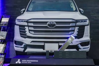 アイシャロック:セキュリティロック時にポールが電動で上昇し愛車をガードする仕組みだ