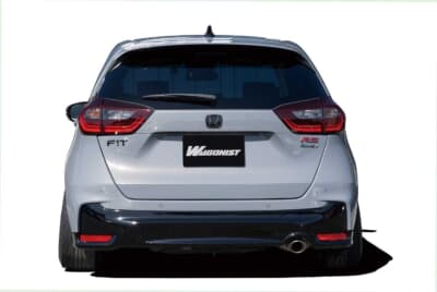 ホンダ フィット：ワープスが手がける車両は、ラッピングだけが突出した痛車ではなく、ハードなカスタマイズとのバランスが絶妙に取れたクルマが多い。クルマ単体としての完成度の高さも重要だ