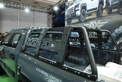 新型トヨタ ハイラックス:GRパーツのベッドラックを装着。タフなイメージが新型ハイラックスには似合いそう