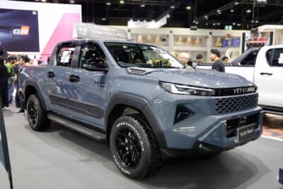 新型トヨタ ハイラックス:タイで撮影したハイラックス。ドアハンドルカバーなど純正パーツが多数装着されていた