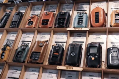 革茶屋:レザー製のスマートキーカバーが大人気。多くの車種をカバーする