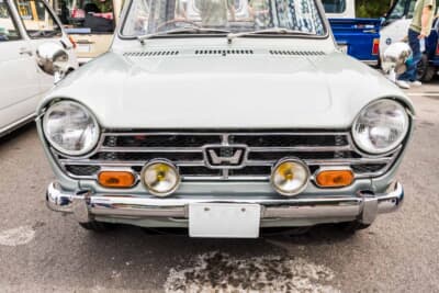 ホンダ N360 TG：メッシュグリルと補助灯を備えたフロントマスク。クロームバンパーまで磨き上げられている