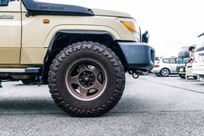 トヨタ ランドクルーザー 70:ブラッドレーVにトーヨーのオープンカントリーMTを履く足回り