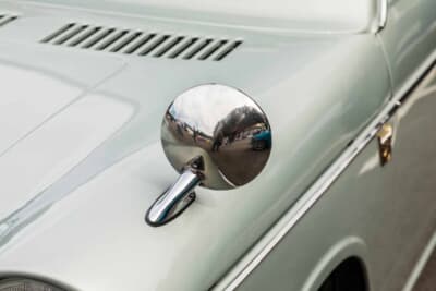 ホンダ N360 TG：ボディサイドに装着された当時調の丸型フェンダーミラー