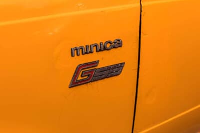 三菱 ミニカ70 GSS:車体側面に備わるminicaとGSSのエンブレム。トップグレードを示す