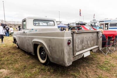 フォード F-100:リアは低い車高も相まって迫力のあるスタイルに仕上がっている