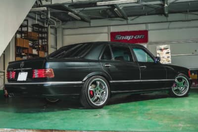 メルセデス・ベンツ560SEL AMG 6.0-4V ロングホイールベースとエッジの効いたスクエアなスタイリングが際立つリアまわり