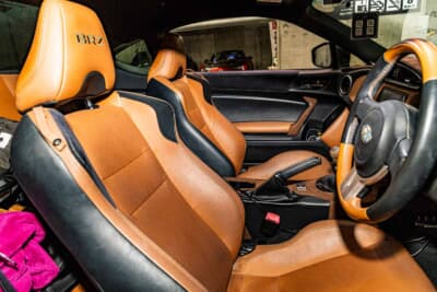 スバル BRZ:購入の決め手となったタンレザーのシートとドアトリム。落ち着いた内装が車内を彩る