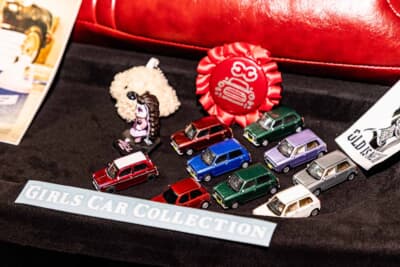 ダイハツ ミラジーノ：ミラジーノ愛が伝わるミニカーコレクション。愛車を大切にする姿勢がうかがえる