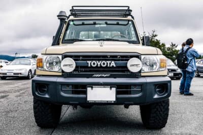 トヨタ ランドクルーザー 70:4.2Lディーゼルエンジンを積む中東仕様のフロントマスク