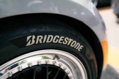 マツダ NDロードスター：BRIDGESTONEのホワイトレターはタイヤペンで自ら描いたDIY仕上げ