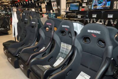 社外シートの選び方：ブリッドのシートも豊富に取り揃えている。ビギナーからハードユーザーまで幅広く揃っている。レカロとも座り比べて最適のシートを見つけよう 