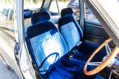 ホンダ ライフ CUSTOM:純正パターンを踏襲し青いビロード生地で張り替えたフロントシート