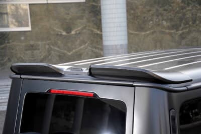 メルセデスAMG G63：「URBAN」の刻印を備えた、カーボン製のリアルーフスポイラー