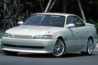 トヨタ マークII：モダン・ガレージが1年半かけて仕立てたJZX90のデモカー 純正になじむ肉厚フロントバンパーが見どころ
