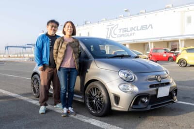アバルト 595：筑波サーキットで金山真美さんとパートナーが並ぶ。フィアット500から乗り換えた愛車と過ごす休日だ