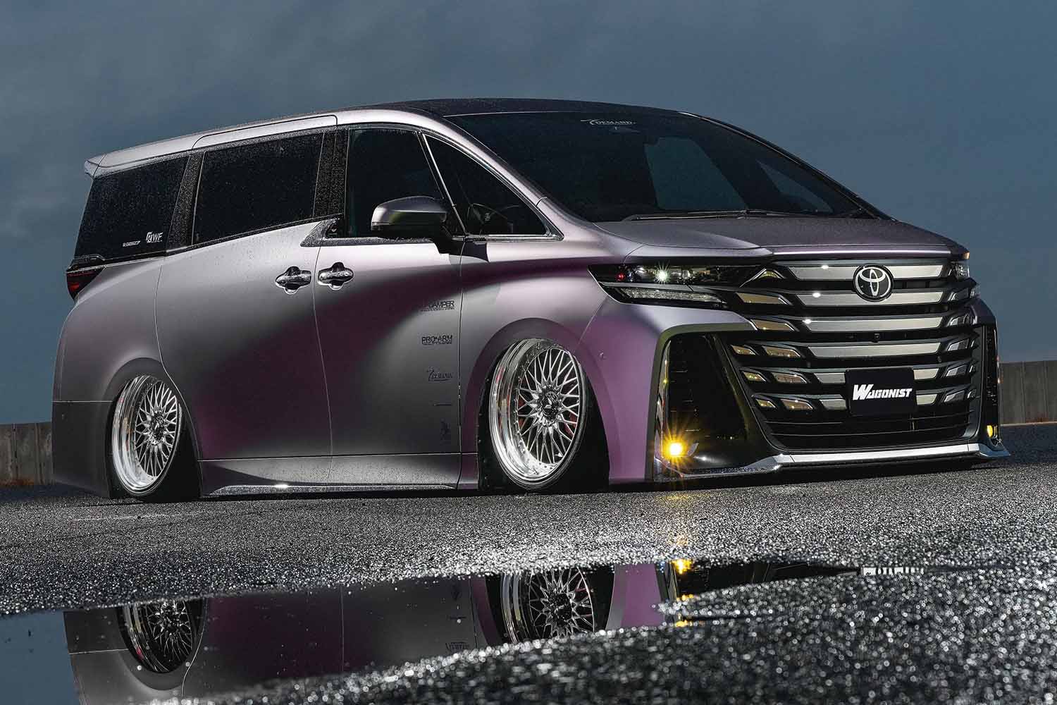 光で色が変わるカラープロテクションフィルム！トヨタ「ヴェルファイア