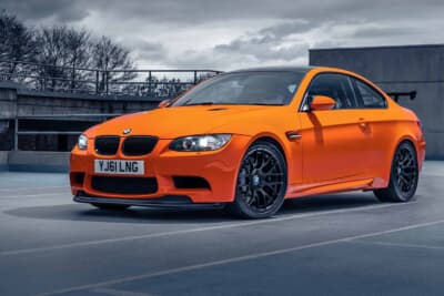 BMW E92 M3 GTS：2011年に限定生産された高性能モデル。鮮やかなオレンジのボディと大型リアウイング、ブラックホイールがサーキット志向を物語る