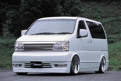E50 エルグランド:当時人気だった30セルシオにも通じるプレミアム感を獲得。美麗なフォルムは今見ても鮮やか