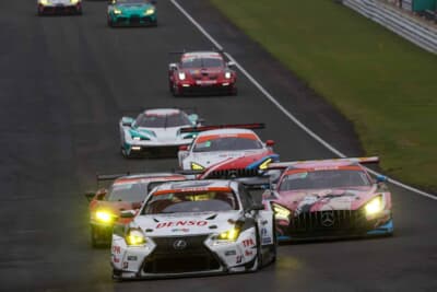 グループ1決勝でトップ争いを繰り広げるST-X、ST-Z各クラスの競争相手たち