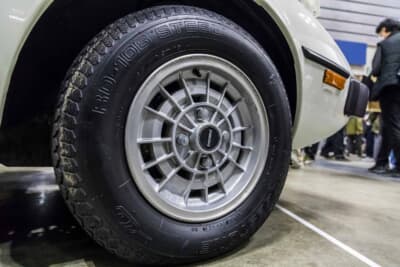 マツダ RX-7：希少な純正アルミホイールにグッドリッチ製タイヤを装着する