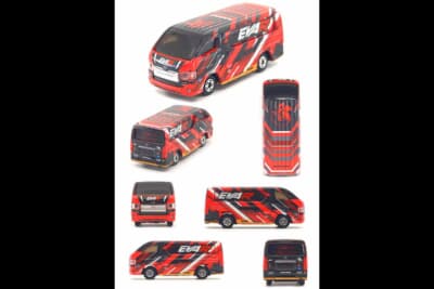 トヨタ ハイエース：ルーフに“NERV ONLY”の文字とNERVマーキングを施した迫力あるグラフィックを細部まで再現している