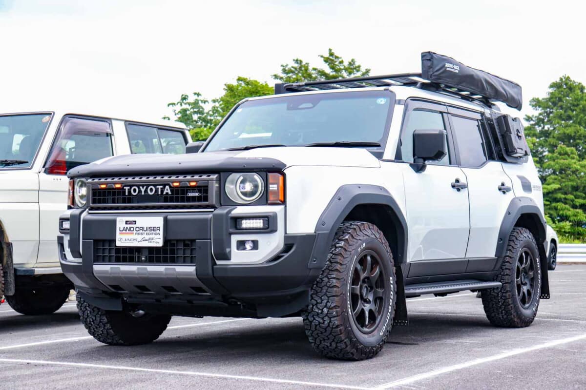 トヨタ ランドクルーザー250：ルックスと機能アップを両立させた外観。車高は純正。どこにでも行ける仕様だ