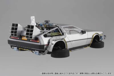 リアには2015年の改造で追加されたパーツが並び、白いミスター・フュージョンも載る
