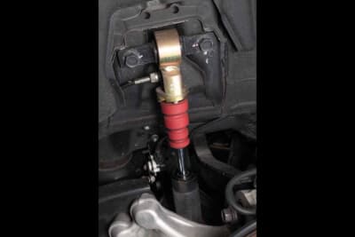 ブリッツ ダンパーZZ-R L:リア用ショックアブソーバーに組まれた赤い専用バンプラバー。ローダウンに合わせたショートタイプを付属する