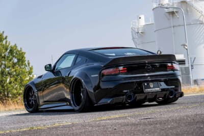 日産 フェアレディZ:ツインエキゾーストとカーボンディフューザーで武装した迫力あるリアのスタイリング