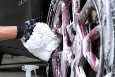 TAMAROU「Wheel Mitt」:指先にフィットするサイズ感で複雑なスポークの奥まで無理なく届く