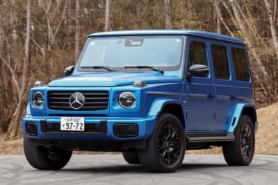 メルセデス・ベンツ G580:冬木立を背景に停まるフロントスタイル。20インチAMGアルミホイールが足元を引き締める