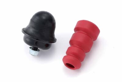ブリッツ ダンパーZZ-R L:純正の黒いバンプラバー(左)と新設計の赤い専用品(右)。長さと硬度を最適化し突き上げを和らげる
