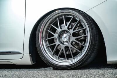 トヨタ シエナ:ホイールはステップリム仕様のSSRプロフェッサーMS1で、サイズは前後とも20インチ×9.5J