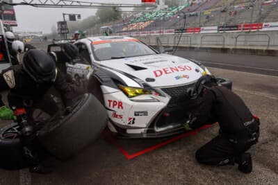 霧雨降る予選でQ2Aで最速タイムを記録した#31 DENSO LEXUSがポール獲得