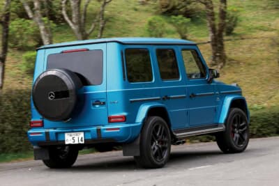メルセデス・ベンツ G63：左右4本サイド出しマフラーがAMGの証で、スペアタイヤカバーにはメルセデスのエンブレムが輝く
