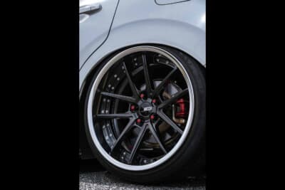 ホンダ ジェイド：リアは9.5Jをチョイス。SSRライナー・タイプ10Rの深さがしっかりと際立つサイズ。シャープなツインスポークフォルムも美しい