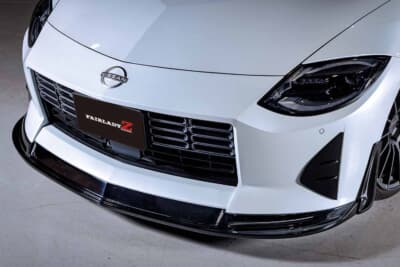 日産 フェアレディZ：バンパーガーニッシュとリップスポイラーで空気の流れを整えるフロント周り