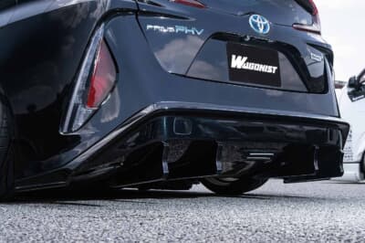 トヨタ プリウスPHV:アヴァンツァーレ製リアバンパーのダクト形状に惹かれて選んだディフューザー形状が特徴的だ
