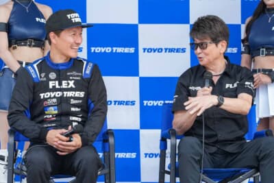 哀川翔総監督と川畑真人ドライバー:哀川翔総監督は「トップと2位は全然ちがう。昨年は悔しい思いをしたけれど、今年こそはトップを」と意気込む。川畑ドライバーも「ラリー北海道でに」と戦う準備は万端だ