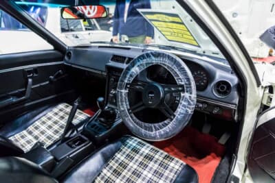 マツダ RX-7：ダッシュパネルも新車同様の綺麗な状態。車両の保管状態の良さを隅から隅まで感じることができる