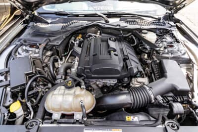 フォード マスタング:2.3L直列4気筒エコブーストターボを搭載、アメ車らしくない加速感が特徴だという