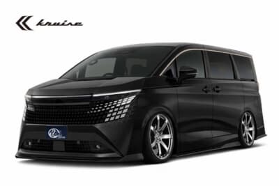 日産 エルグランド：ブラックのボディだと引き締まったスタイルに仕上げられる