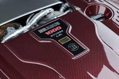 4.5リッターV8ビターボを最高出力1000psまで引き上げた専用ユニットのエンジンルーム